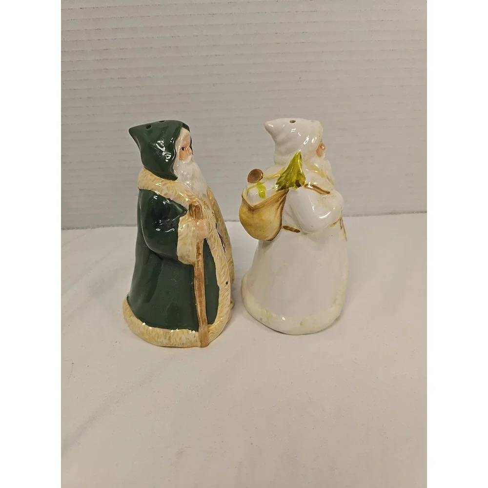 Santa Claus Through‎ The Years Salt & Pepper Shakers 5 Inches